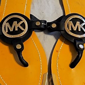 NEVER WORN size 8 Michael Kors Sandals